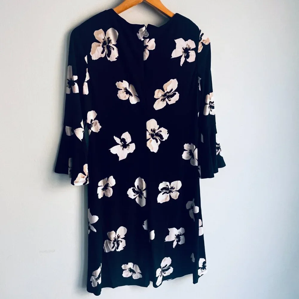 2/$30 Tommy Hilfiger Bell Sleeved Floral Dress Size 6 - Picture 3 of 4